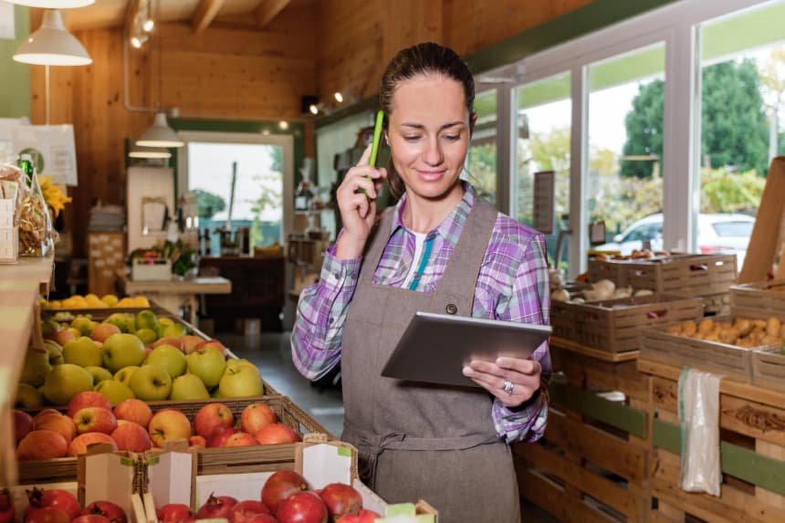 Portrait of happy female sales assistant in a grocery using tablet-rosie-application